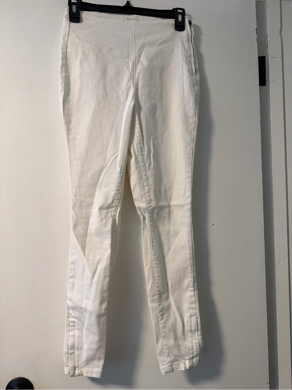 White Slim Fit Jeans - High-rise with zippers - Size 2
